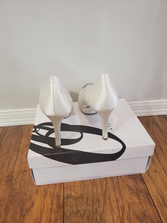Nine West NwAvara Ivory Satin Rhinestone Peep Toe Heels 8.5M
